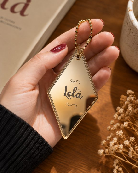 Chaveiro de Acrílico Lola — 3